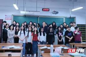 园丁之光丨傅波：以熹微灯火，点燃滚烫星河图片