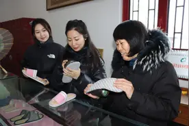 老手艺注入新活力 300年沾化老粗布搭上非遗快车道图片