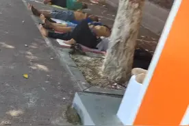 “山东聊城一工会驿站上锁群众躺门外”？相关部门回应图片