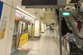 新加坡今早高峰地铁故障！绿线延误30分钟，乘客叫苦不迭！图片