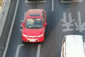 【视频】无人机空中“助力”，南京交警启动内环快速路 “慢驶”专项整治图片