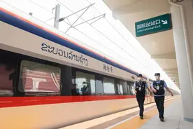 早上昆明吃米线，傍晚老挝喝咖啡！这位跨国“带货顶流”不一般图片