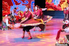 西藏残疾人登文艺舞台展风姿图片