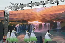 世界咖谷首届沙滩艺术节开幕图片