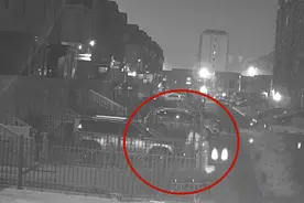 常停公共车位被“占”，男子为泄愤破坏他人车牌图片