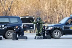 北京铁路公安处石家庄站派出所举行警察节系列活动 春运时将开展全天24小时站区巡逻图片