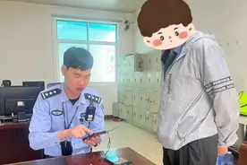 “抖音客服”来电要扣费？民警“秒拆”诈骗软件，保住七旬老伯50万！图片