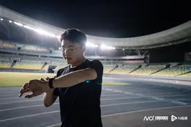 ​电竞传奇巴黎上演“热辣滚烫”，Uzi：我的对手只有自己图片
