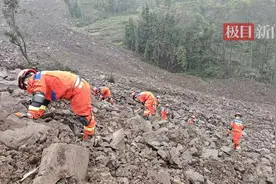 宜宾筠连山体滑坡第一夜：救援人员彻夜搜救，安置点内物资齐备图片