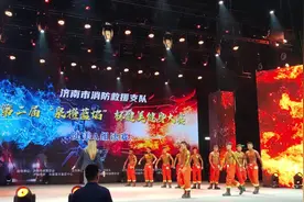亮肌肉，凹造型 “蓝朋友”这场健美健身大赛帅爆了！图片