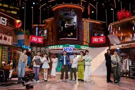 秦霄贤与高圆圆同台不敢直视，“泼水游戏”丁程鑫成最强僚机图片
