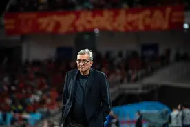 入籍国脚塞尔吉尼奥首秀，中国男足热身赛3比1战胜科威特图片