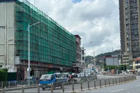当四胞胎突然降临：夫妻俩住在城中村，月收入不到1万图片