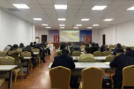 中国银行威海分行青年理论学习小组开展“挺膺担当”专题学习图片
