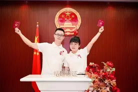 我们结婚啦！家国同庆，本市今天916对新人喜结良缘图片