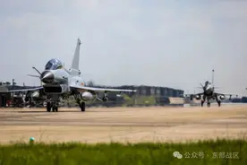 长空之上，开火！图片