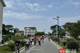 爱护环境，守护家园！常熟市碧溪街道中南村开展“健康徒步走 绿色环保行”主题活动图片