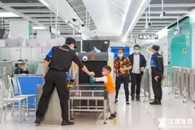 开学季，学生可以这样乘坐地铁→图片