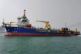 国之重器“浚海５”助力华电莱州港务有限公司航道、港池维护性疏浚工程开工！图片