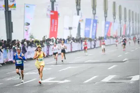 2025重庆女子半程马拉松开跑图片