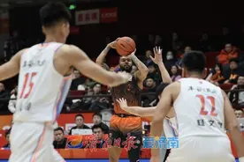 四连胜 山东男篮111：80大胜四川男篮图片