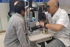 专家：孩子视力下降当心是圆锥角膜 应早发现早治疗图片