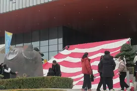 500余件硬核展品 7万人打卡成都东安湖航空航天国防科技展｜新春走基层图片