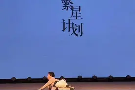 只有十几秒，却看哭了！男孩比赛中摔倒，没想到……图片