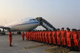 今起三天，郑州部分区域路段实行交通管制；河南多地多所高中无条件双休｜大象早报图片