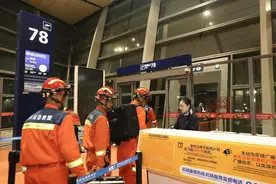 东航执行首班国际救援包机驰援缅甸震区 运送37名应急救援人员5吨物资图片