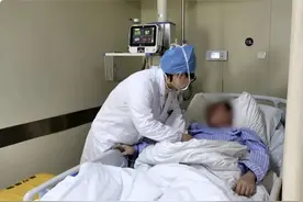 男子长出“妊娠纹”，抽出“牛奶血”！这个习惯让他悔惨图片