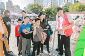 盲盒”版以物换物，梅林街道开展垃圾减量日活动图片