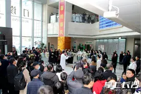 音乐疗愈心灵！医院大厅上演“音乐处方”感动数百患者图片
