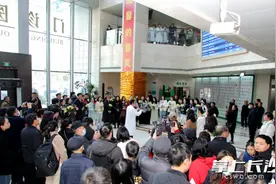 音乐疗愈心灵！医院大厅上演“音乐处方”感动数百患者图片