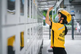 她们的飞驰人生：女骑手、女司机越来越多了图片
