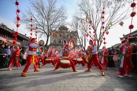 中外39支秧歌队伍聚陕北榆林“闹”新春图片