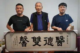 15岁少年陪父看病，医生请他回家吃饭，一份红烧肉，一张小纸条，他记了35年图片