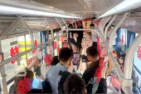 山东滕州：公交迎娶展个性 婚事新办树新风图片