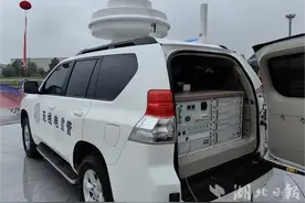 孩子沉迷网络 虎爸私装屏蔽器干扰基站 执法人员依法拆除图片