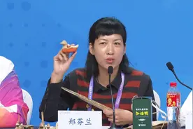 郑芬兰：亚运会“加油鸭”受到运动员欢迎图片