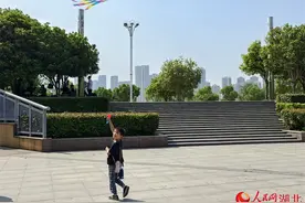 武汉：江滩公园成全民健身好去处图片
