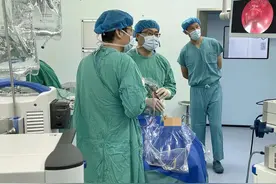 青大附院耳鼻咽喉科内镜微创手术成功治疗甲亢突眼症图片