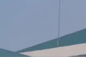 印媒：印度机场附近上空现“不明飞行物”，印空军两架战机紧急起飞应对图片