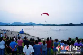 浙江安吉：推行微改造精提升 滩涂地变身“金沙滩”图片