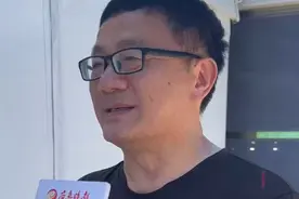浙江非遗传承人逛大黑山遇“同行”，称烟台剪纸是榜样图片