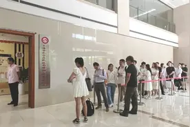今天，123对新人在长宁喜结连理！同年同月同日在七夕出生的他们抢到了第1号→图片