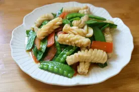 美食厨房丨荷兰豆鱿鱼图片