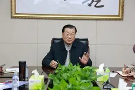 成都锦城学院创校校长邹广严教授：交流互动是高质量教学的核心环节图片