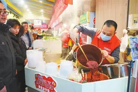 一碗麻辣烫，温暖一座城图片