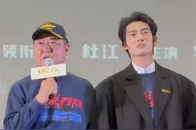 《蛟龙行动》制片人于冬怒斥低分评价都是“黑水”，主演于适高呼“要公平”，此前拍摄演员经历严酷水下训练图片
